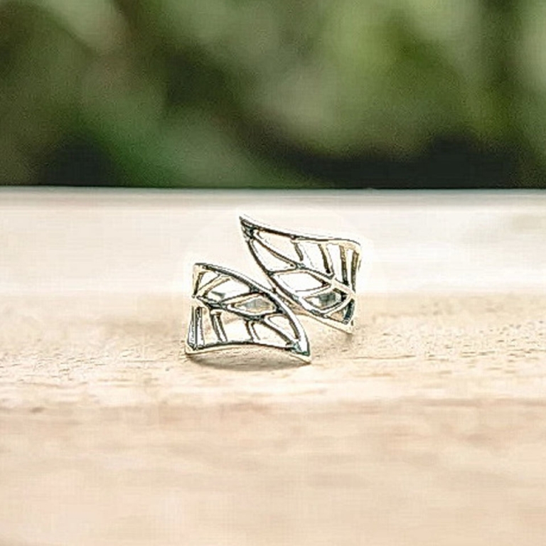 Double Leafs Ring