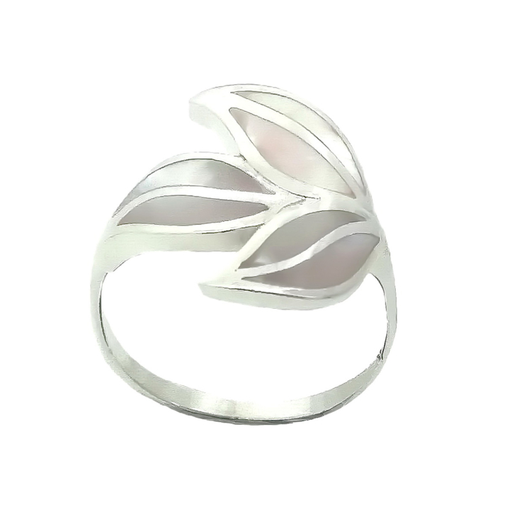 silver three leafs ring with Mother of Pearl