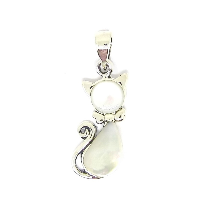 Silver Cat Pendant with Mother of Pearl.