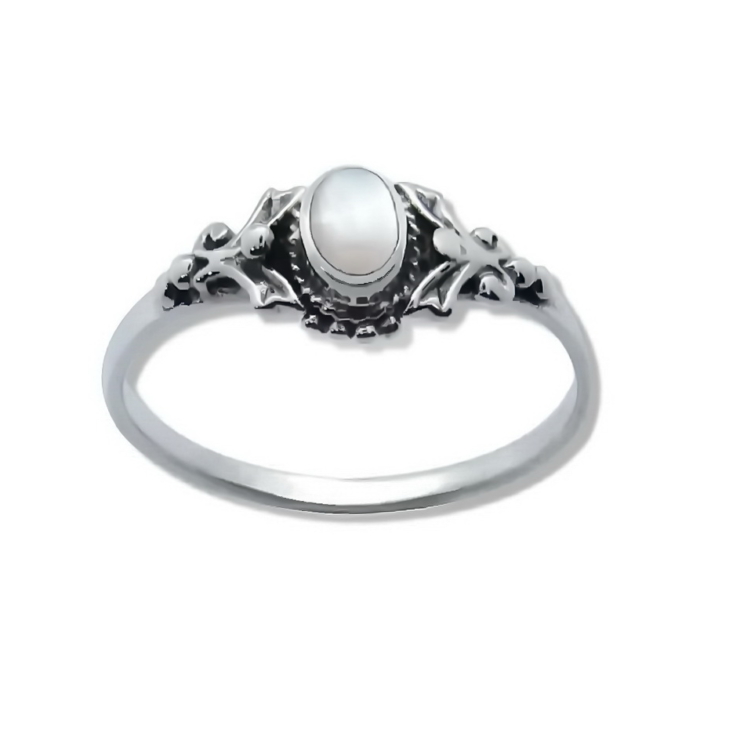 Silver Vintage Ring with Oval Mother of Pearl.