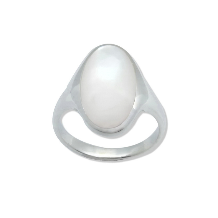 Silver Oval Ring with Mother of Pearl.